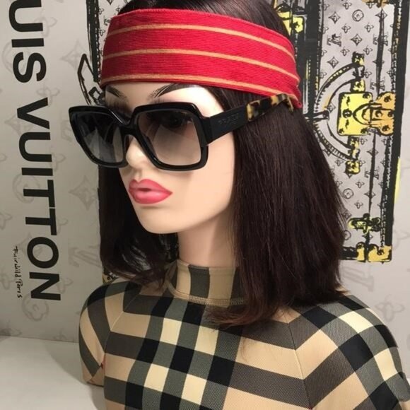 New Authentic Prada Black Square Sunglasses SPR 21x 1AB-0A7 - Picture 1 of 14